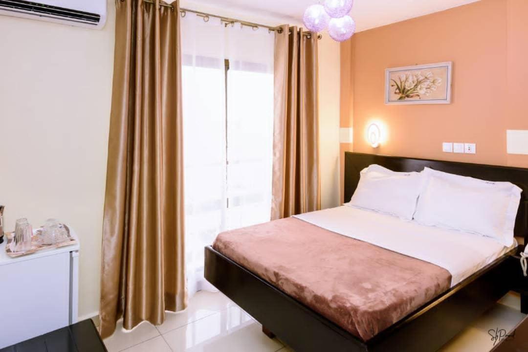 Serena Hotel Douala Extérieur photo