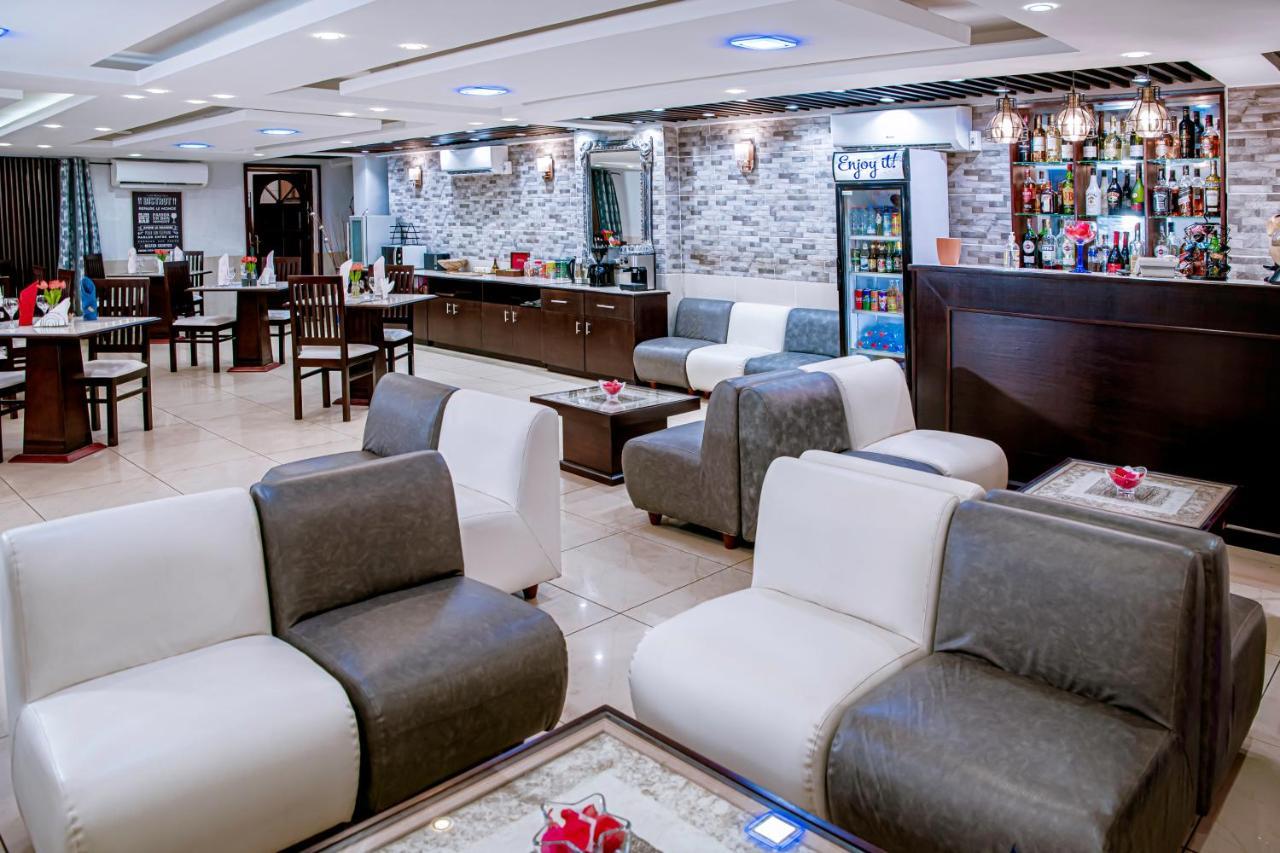 Serena Hotel Douala Extérieur photo