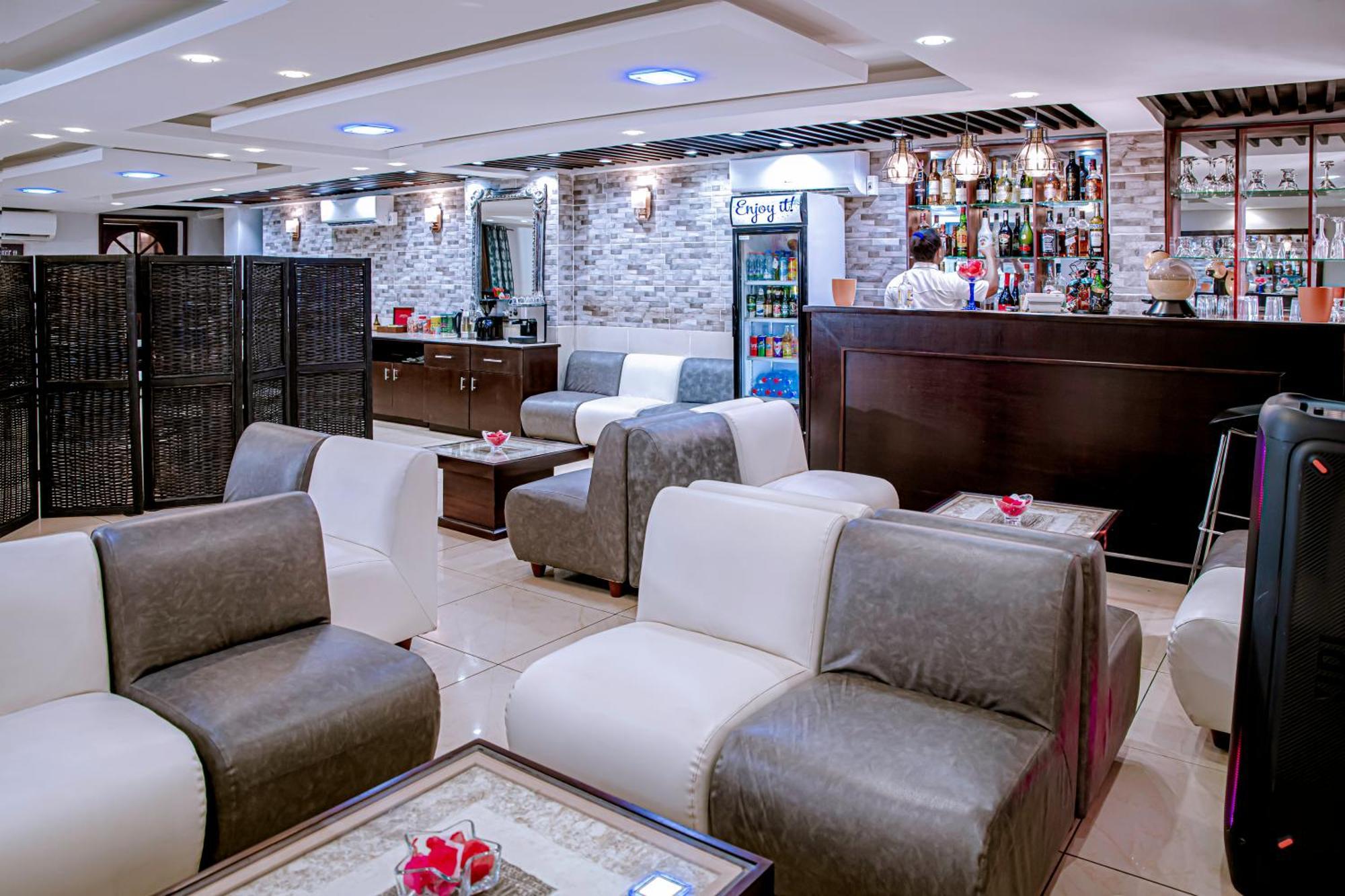 Serena Hotel Douala Extérieur photo