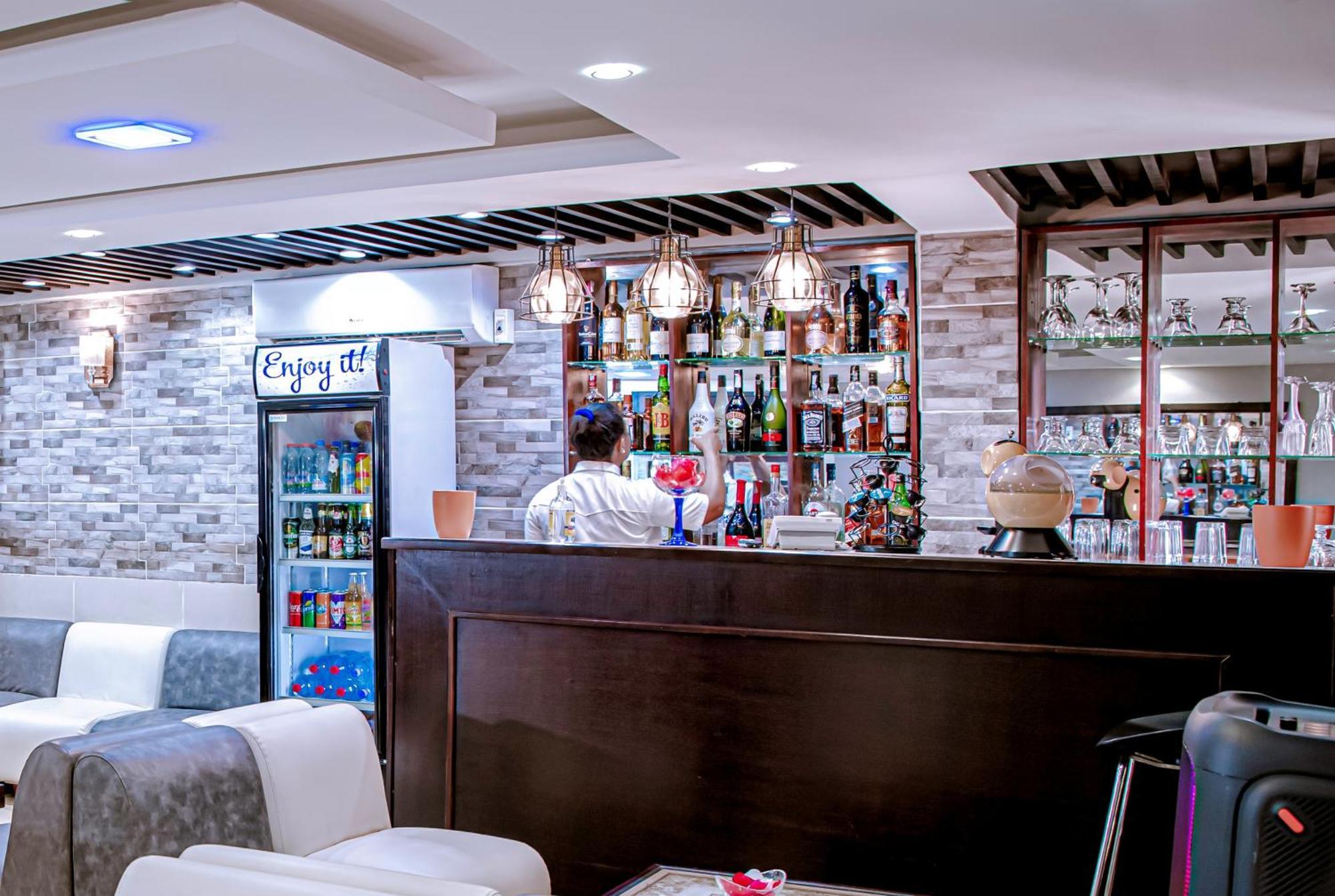 Serena Hotel Douala Extérieur photo